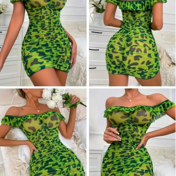 Lingerie Thong Set - Picture 3 of 4